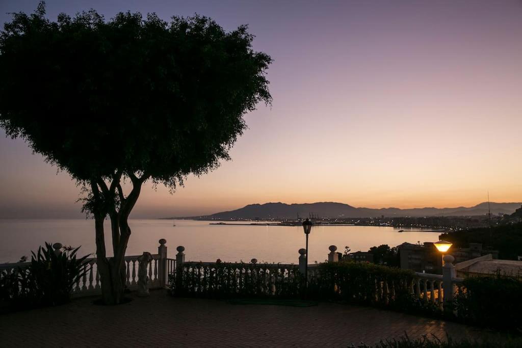 Andalusian Villa On The Sea And The Bay Of Málaga Exterior foto