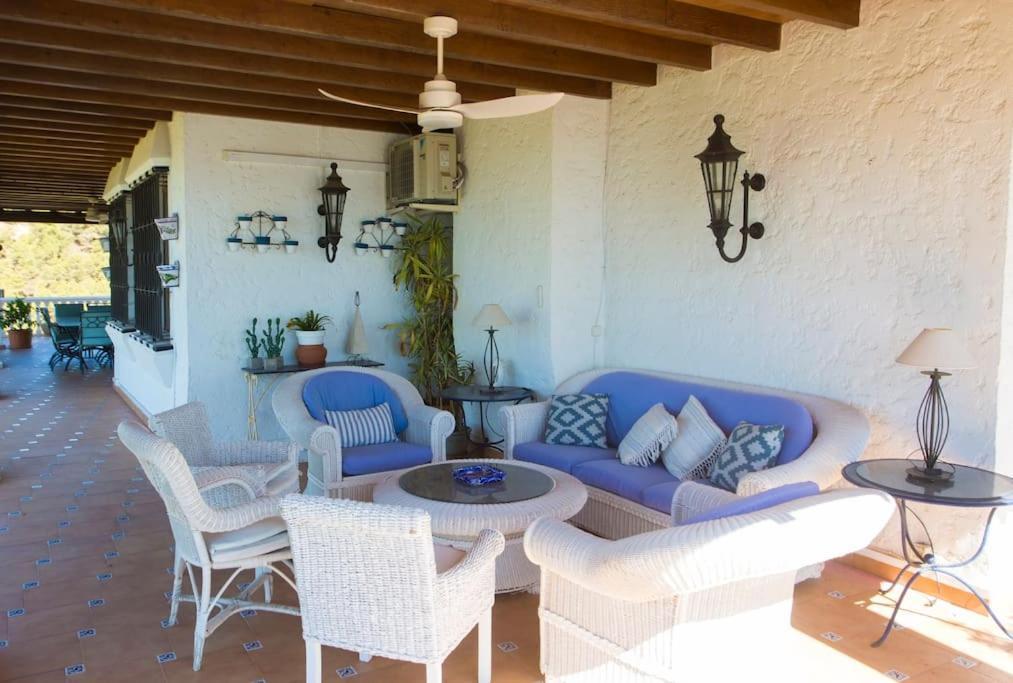 Andalusian Villa On The Sea And The Bay Of Málaga Exterior foto