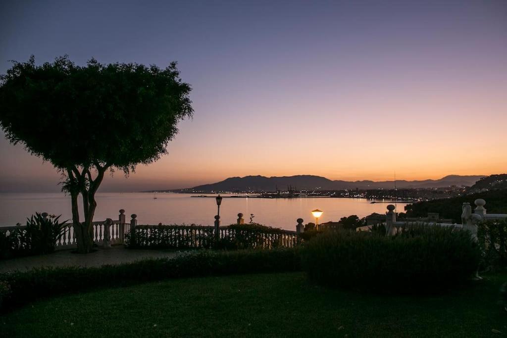 Andalusian Villa On The Sea And The Bay Of Málaga Exterior foto